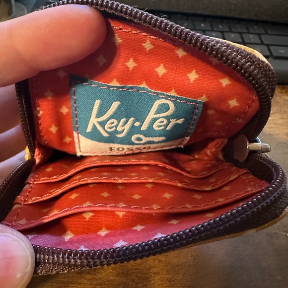 Fossil Key Per Giraffe Wristlet - Picture 6 of 6